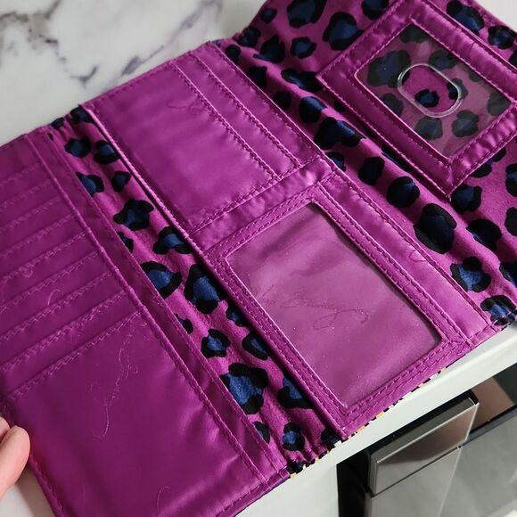 Vera Bradley Wallet Floral Quilted Women's Clutch - Picture 4 of 7